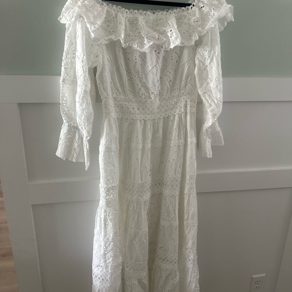 Elegant White eyelet Lace Off-Shoulder Dress new with tags size large